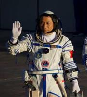 Τους πρώτους της αστροναύτες έστειλε σε διαστημικό σταθμό η Κίνα